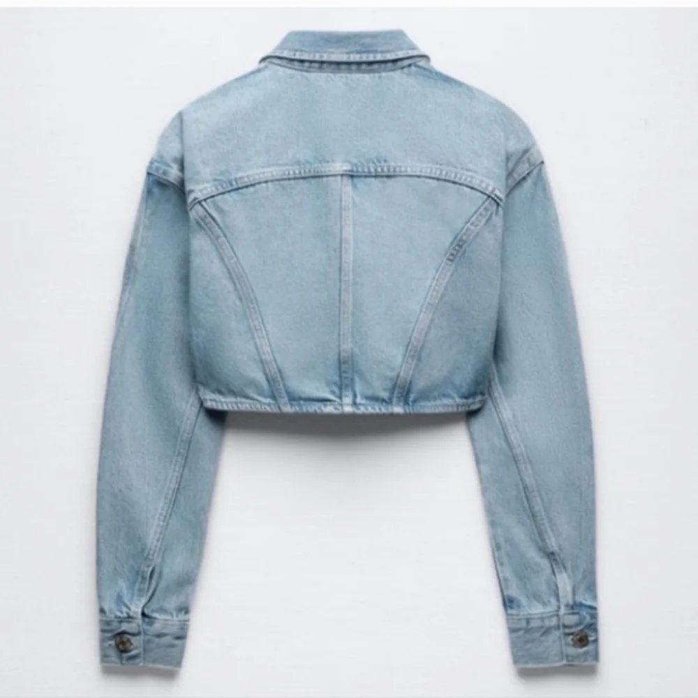 ZARA Cropped Denim Jacket Light Wash Arched Hem Jean Bolero Size L - Picture 6 of 13